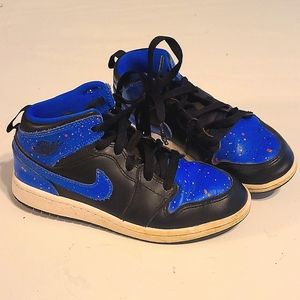 Kids Nike Air Jordan 1, mid Royal Blue Paint Splatter